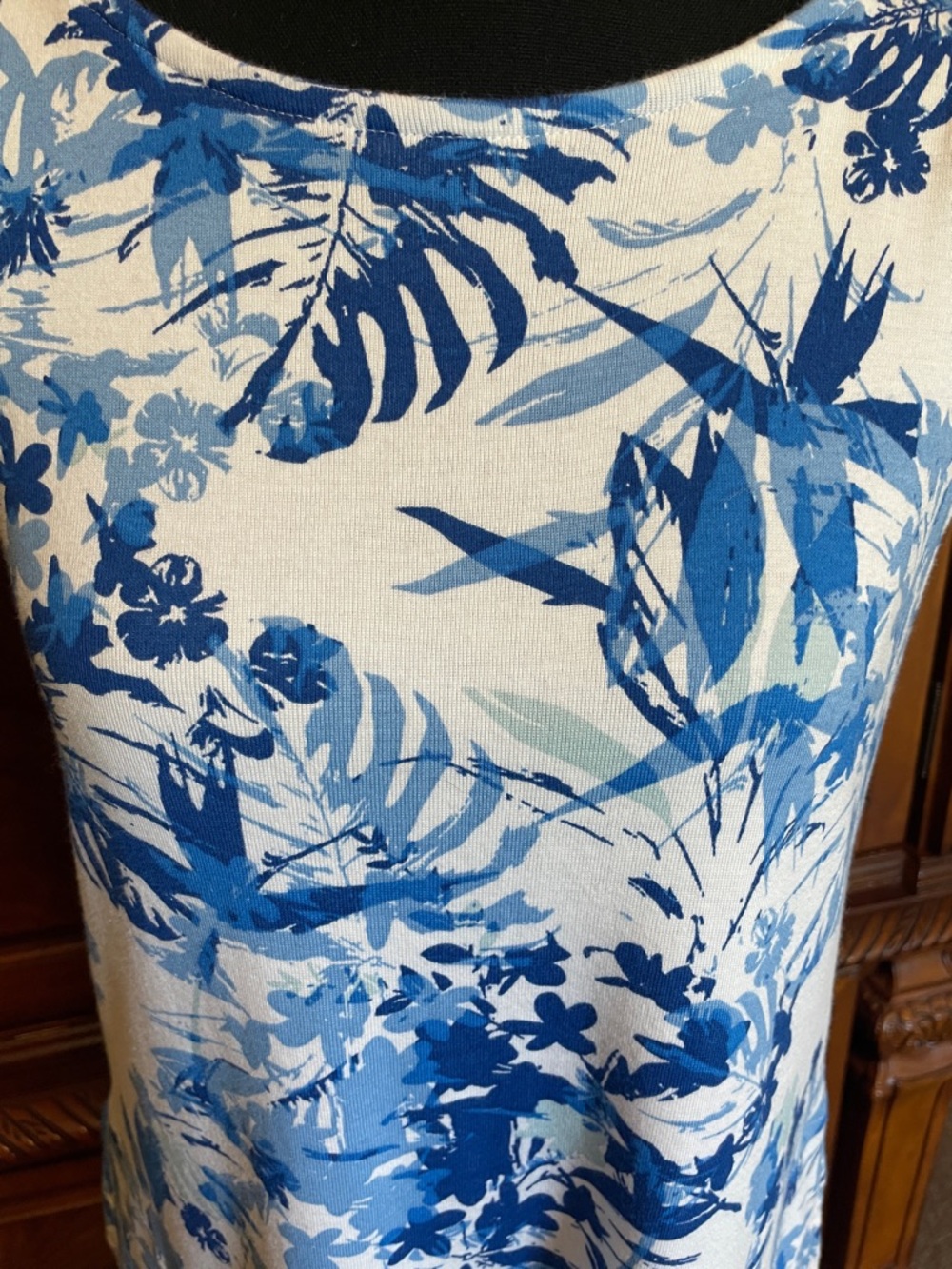 Chico's White and Blue Tropical Print Sleeveless Tunic Size Medium - Picture 2 of 8